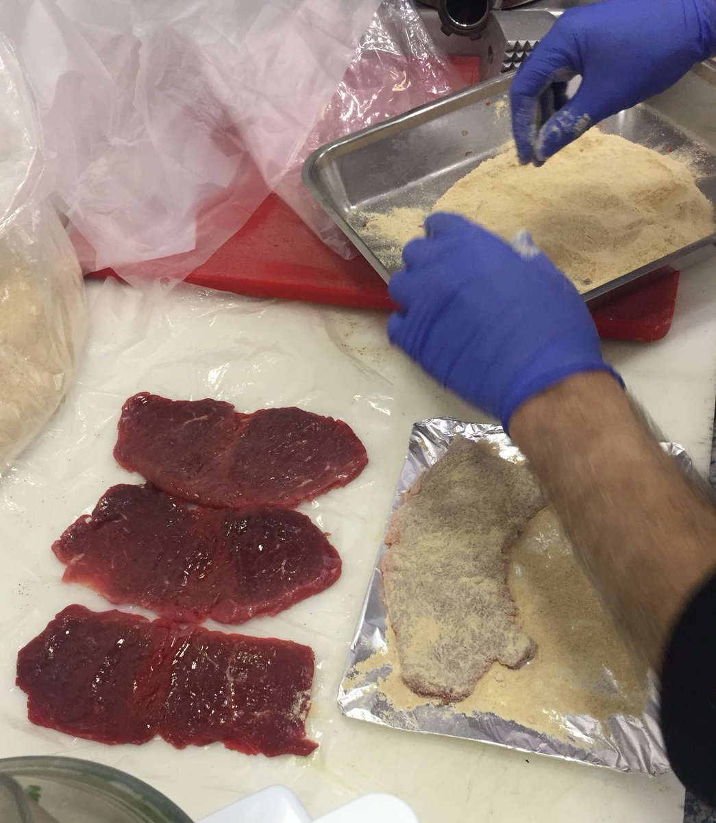 ArmeniansLeb's tweet photo. Boucherie Zohrab: more than butchery 🥩
Boucherie Zohrab has been open since 1981. Selling all kinds of meats.
The famous specialties are: soujouk, makanek, basterma...
Recommended meat: the delicious and “Marguez” 😋
Matn - Beyada ☎️ 04-925942
#ArmenianFood #Basterma #Soujouk https://t.co/mTSBYP9DNS