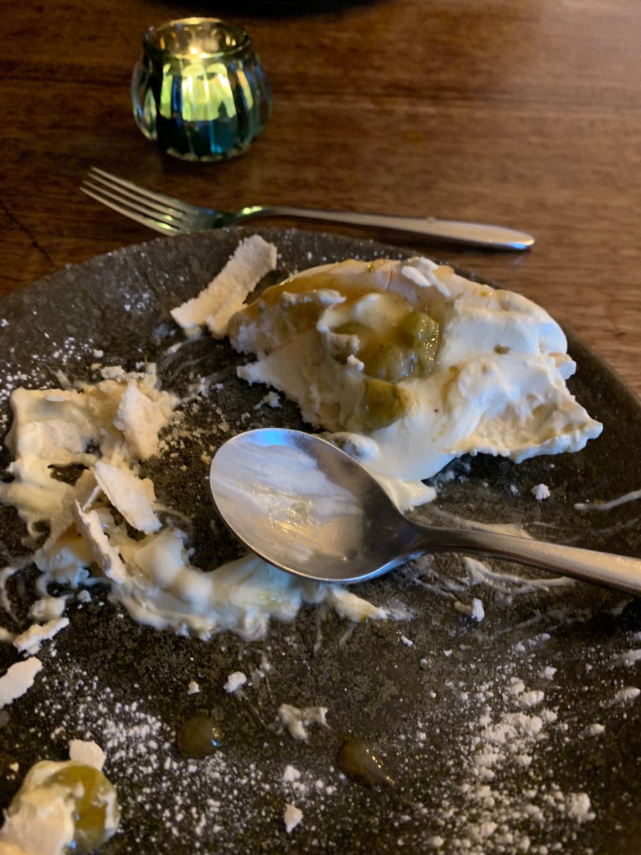 Blackhthcoffee's tweet image. It turns out the world could improve on the Eton mess... how did it take us so long?!
#gooseberrypavlova ⁦@HandMadeFood⁩