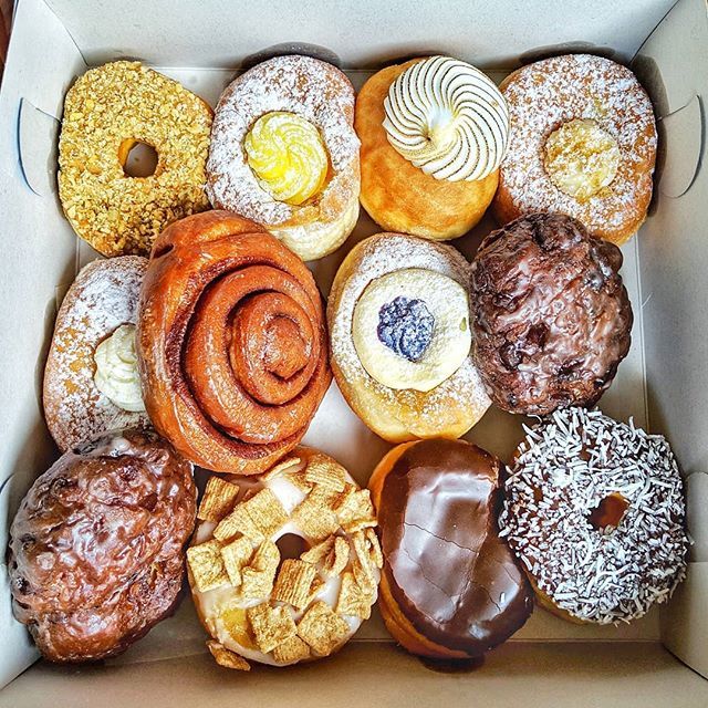 MyNanasKitchen's tweet photo. #SundayFunday -- a dozen donuts from @sanremobakery!

Maple Walnut
Lemon Meringue
Lemon Filled 
Key Lime Filled
Coconut Filled 
Cinnamon Bun
Blueberry Cream Cheese
Apple Fritter × 2
Chocolate Coconut 
Boston Cream 
Cinnamon Toast Crunch

And yes, I had a… https://t.co/x88GzJPnqh https://t.co/X6uM69C6S2