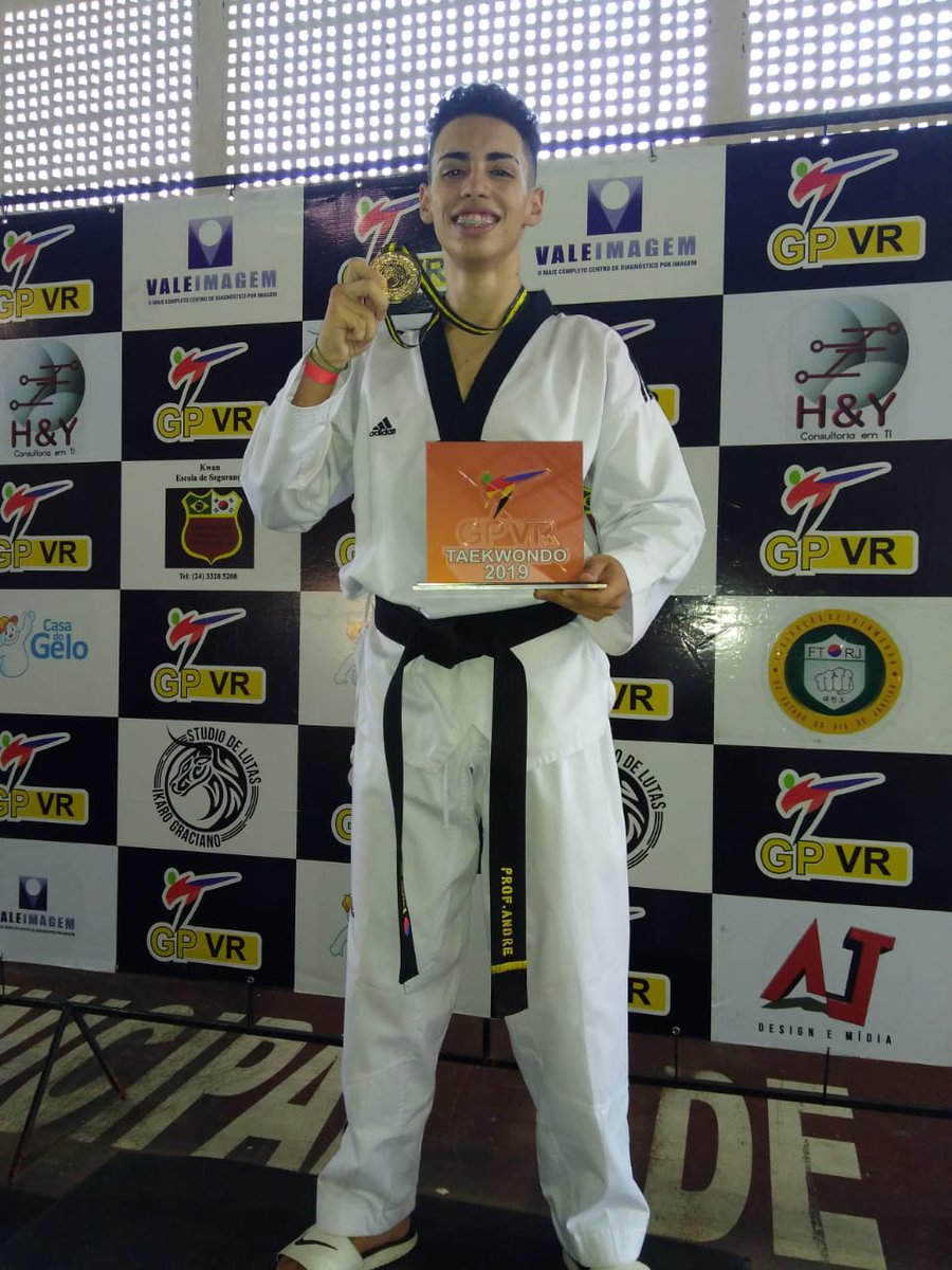 andrepandelot's tweet photo. Campeão que fala, né? VAMO COM TUDO ESSE ANO! #Taekwondo #TimeRio https://t.co/HpwxIgo11k