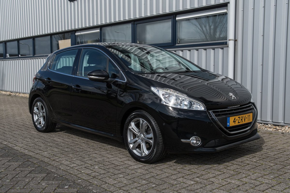 thestargallery's tweet image. We hebben een mooie complete Peugeot 208 1.6 BlueHDi Blue Lease Premium ingeruild met 109039km! #ingeruild #Peugeot208 #BlueHdi #Euro6 #vlot #superzuinig #topconditie #compleet #geenbenz Voor meer info: stargallery.nl