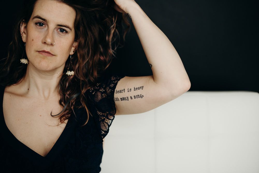 vrtxmag's tweet photo. TONIGHT: @karynannsoul kicks off her #AlsDen residency at 7pm with @PG_PrettyGritty. Then tomorrow it's @shanebrownmusic followed by @AnnaGilbert on Tuesday! Be there π https://t.co/wkF2mMuXqk #PDXmusic @CaptainNeon https://t.co/ko6RJG16tD