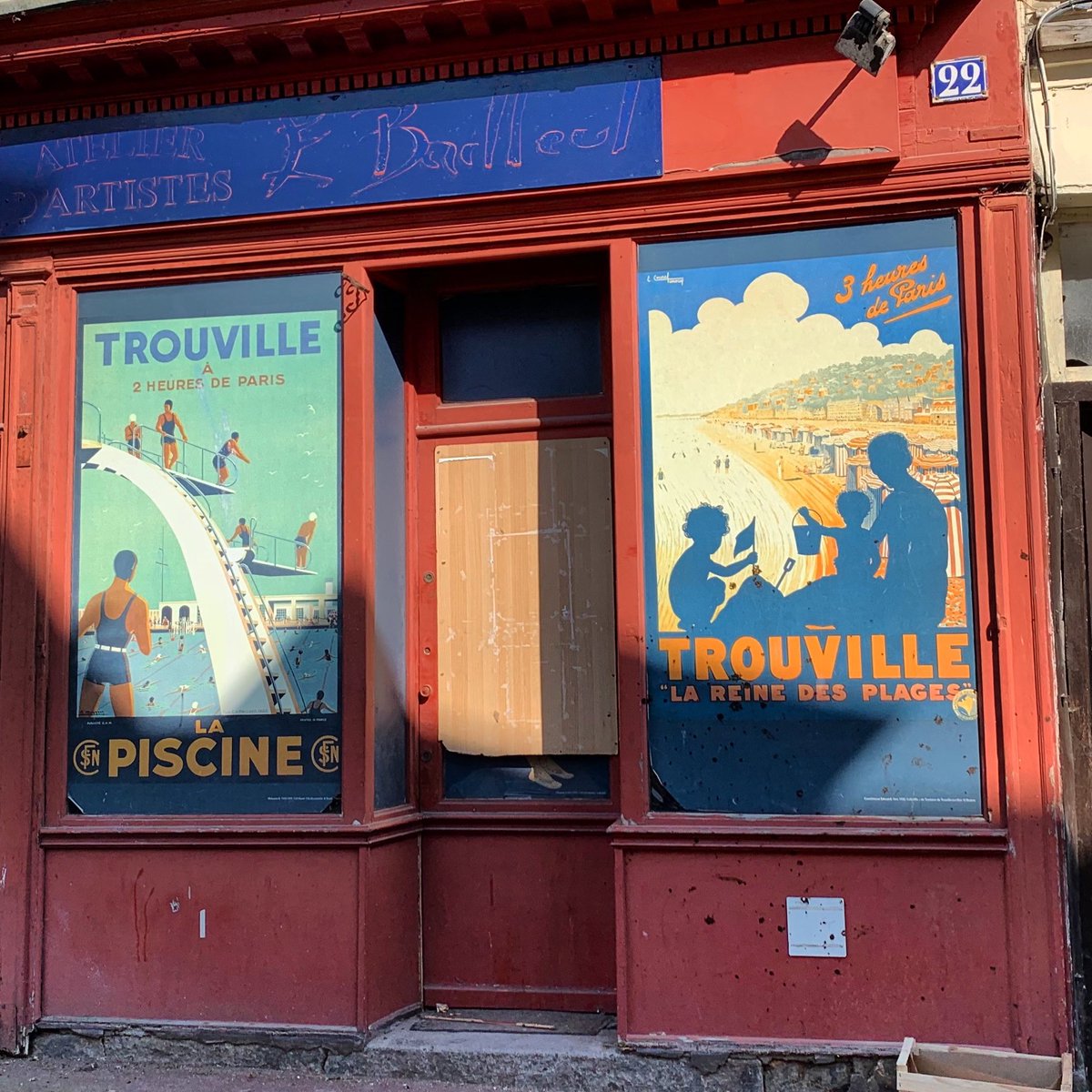 Tomber sur de vieilles affiches SNCF dans les rues de Trouville 🏖☀️🦀🚂
⁦@GroupeSNCF⁩ #patrimoinesncf