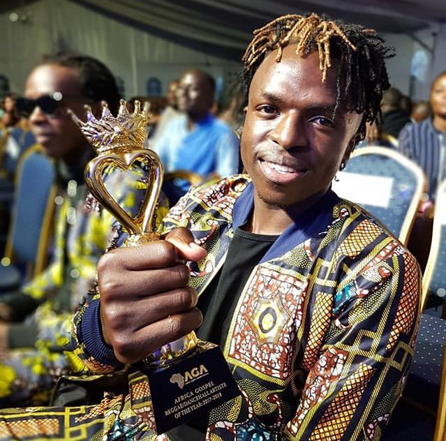 jabidii_music's tweet photo. I really thank all of you who support me in any way ,, 
To my fans ,, This AFRICA Gospel Raggae /Dancehall recognition Award is yours , I really love you Africa 
@AGAFEST2019 
#IGoByTheNameJabidii
#ShootSatan https://t.co/gtiV9J21bB