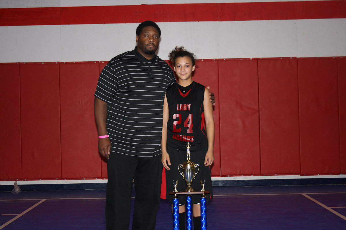 kid_lexii's tweet photo. HAPPY BIRTHDAY dad, love you so much!!! 🥳🥳 (only posting on here bc u seem to love Twitter 😂) @FLCoachBarlow https://t.co/pkjuF0NokC