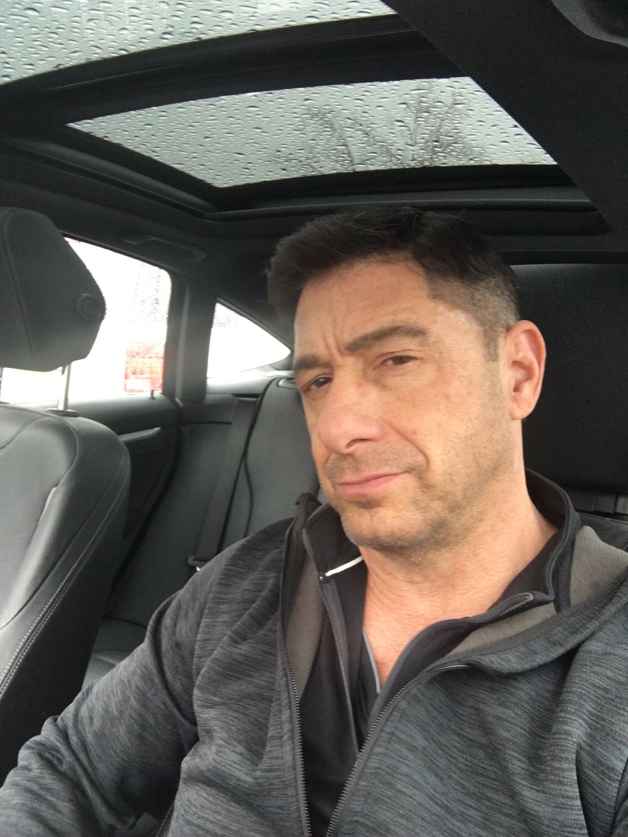 AMOROSIMMA's tweet image. Just killed another workout on Sunday to get the week kick started early! No retreat no surrender!! Have an outstanding week my friends. Osu!!! facebook.com/10000476385006…