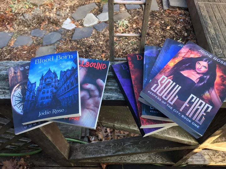 Big giveaways going on now on the author page and reading group! Come join in on the fun and takeovers! 
facebook.com/Jodieroseautho…
facebook.com/groups/1460482…