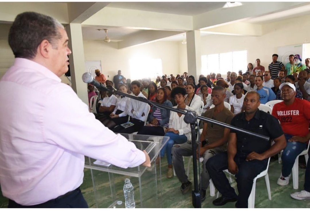 [HOY] es DOMINGO y <a href="/CarlosAmaranteB/">Carlos Amarante Baret</a> está en la calle, llevando sus propuestas a la bella gente de Hato Mayor y San Pedro de Macorís. #HatoMayorConAmarante