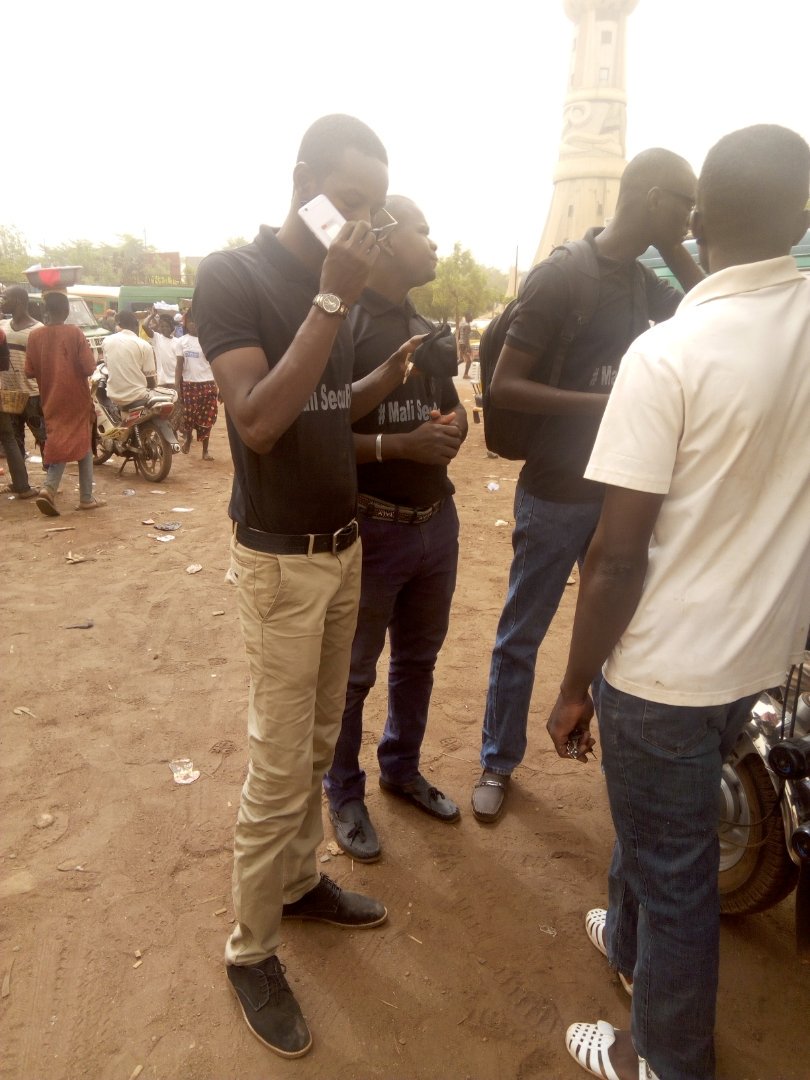 DrissaNiankile's tweet photo. Les chauffeurs de katakatani, et autres ont été sensibles à nos messages vehiculés ce matin sur la circulation routiere. #MaliSecuRoute 
#StopAccident @gav_mali 
@Kamissokoaboub8 https://t.co/8RlJI5zWzx