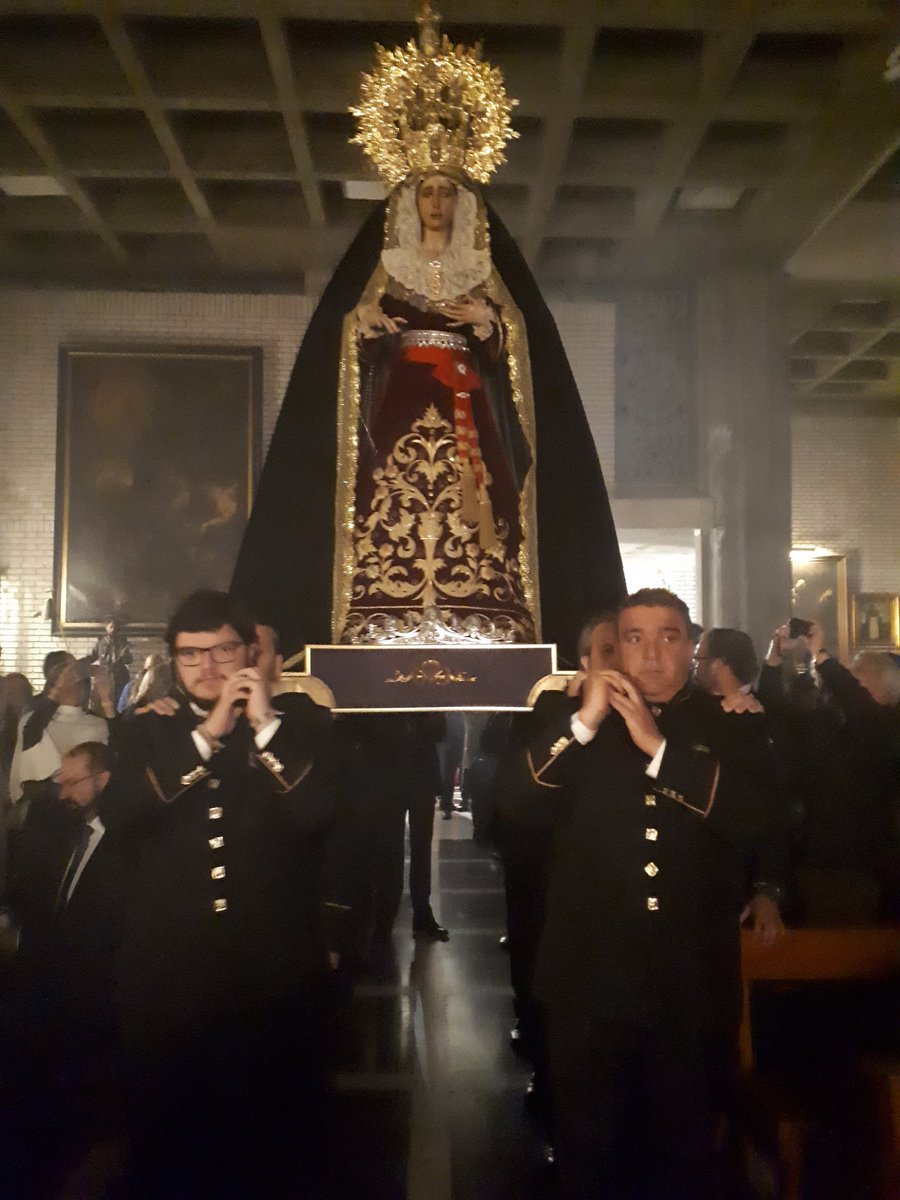 defension's tweet photo. Ya camina sobre los hombros de su banda, la @BandaCantillana. La Virgen y sus músicos https://t.co/biBaIJcJPv