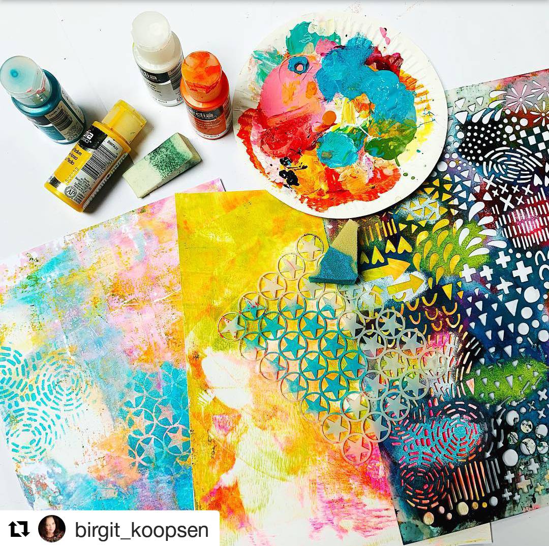 GelliArts's tweet photo. "Play time in the studio. Creating some backgrounds for future art journal pages using Gelli Artsยฎ gel prints and stencils. Color always makes me happy!" @birgit_koopsen #GelliArts#GelliPlate #Printmaking #Printmaker #GelPrint#Print #AddictedToGelli #Color #Stencil#MixedMedia https://t.co/5TwPGszoWO