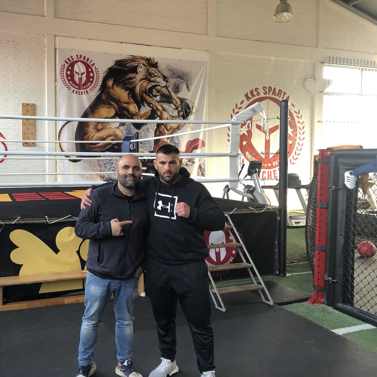 StrikinGokhan's tweet photo. Great to finally meet our german heavyweight prospect and former wrestler champion Kasim Aras in person. Watch for him return in two weeks at #USC1 in Aachen, Germany 🇩🇪 #DuelloSportsManagement #DSMfam https://t.co/oIP126S2Tx