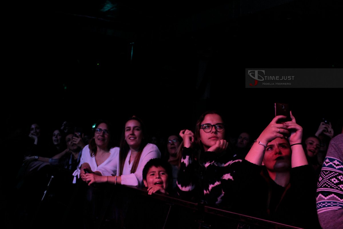 NHC_Fotografa's tweet photo. @rodrigo_luismi @TimeJustOficial @esfunambulista @LaRivieraSala @Darlalata @SonyMusicSpain @laudancer @NochesdelaSuite concierto impresionante...deseando poder volver a fotografiarlo y ver las caritas del publico feliz ☺pronto reportaje en #timejust https://t.co/Yysun3PFd2