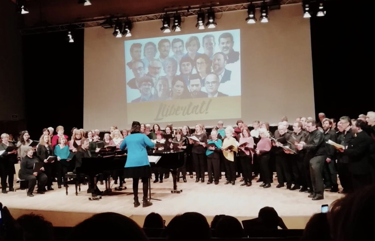 🎵 Avui hem participat en el #ConcertDeLaLlibertat. 

Gràcies a totes persones que han omplert de gom a gom l'<a href="/AuditoriTRS/">Auditori Terrassa</a>! 

🎤 #Terrassa ha cantat per la llibertat dels presos i preses i el retorn de les persones exiliades. 

#UsVolemACasa 🎗