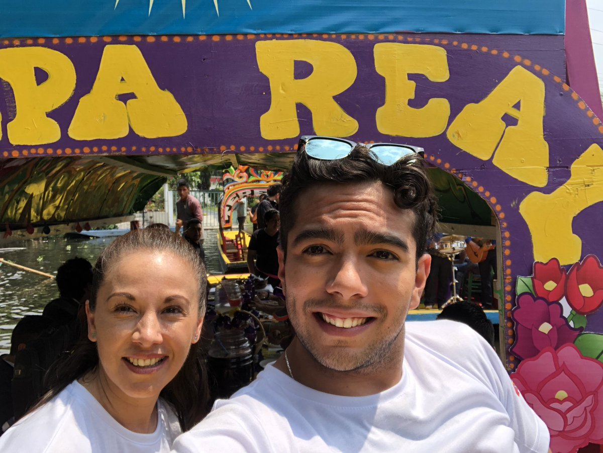 GisRiquelmeL's tweet photo. Trabajando ando en las trajineras de Xochimilco con #MilpaReal #ElSaborDeSerMexicano 🤩 https://t.co/Jkiv2I7bmq