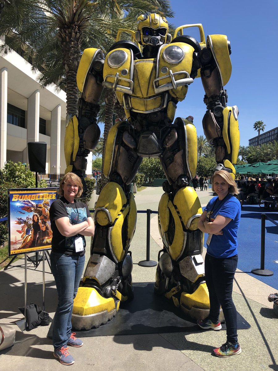 PLWendy's tweet photo. #FindBumblebee! At WonderCon! https://t.co/1tFNCZVTBs