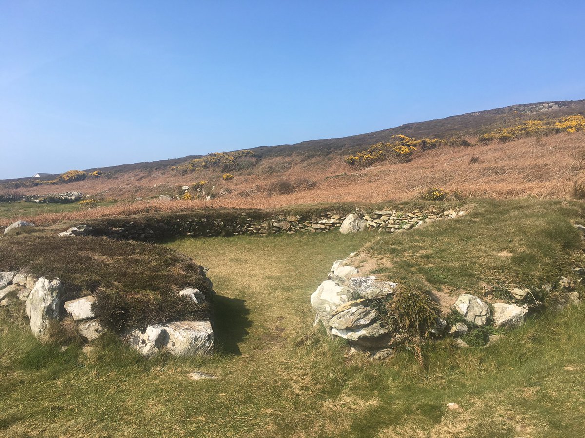FlissMcDowall's tweet photo. Another day exploring the prehistory of Anglesey visiting some Iron Age homesteads and the Trefignath Neolithic burial chamber #prehistory #AncestorsinAnglesey #Trefignath #Neolithic #IronAge #burialchamber https://t.co/eISBHYG7vj
