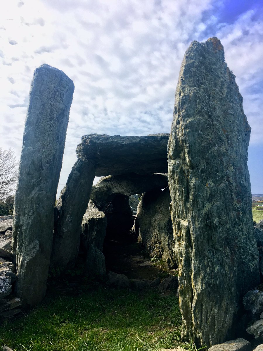 FlissMcDowall's tweet photo. Another day exploring the prehistory of Anglesey visiting some Iron Age homesteads and the Trefignath Neolithic burial chamber #prehistory #AncestorsinAnglesey #Trefignath #Neolithic #IronAge #burialchamber https://t.co/eISBHYG7vj