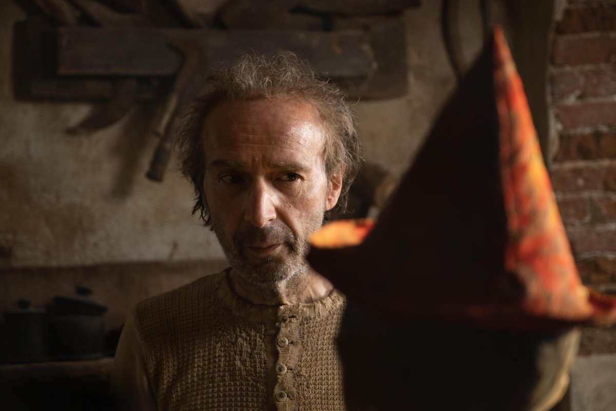 bollyecia's tweet photo. #FirstLook de #RobertoBenigni como #Geppetto na versão live-action de #Pinocchio de #MatteoGarrone.

#BollyeCia #PinocchioMovie #PinocchioFilm #CinemaItaliano #Cinema #Cine #Movies #Films https://t.co/MX8pPYVnQw