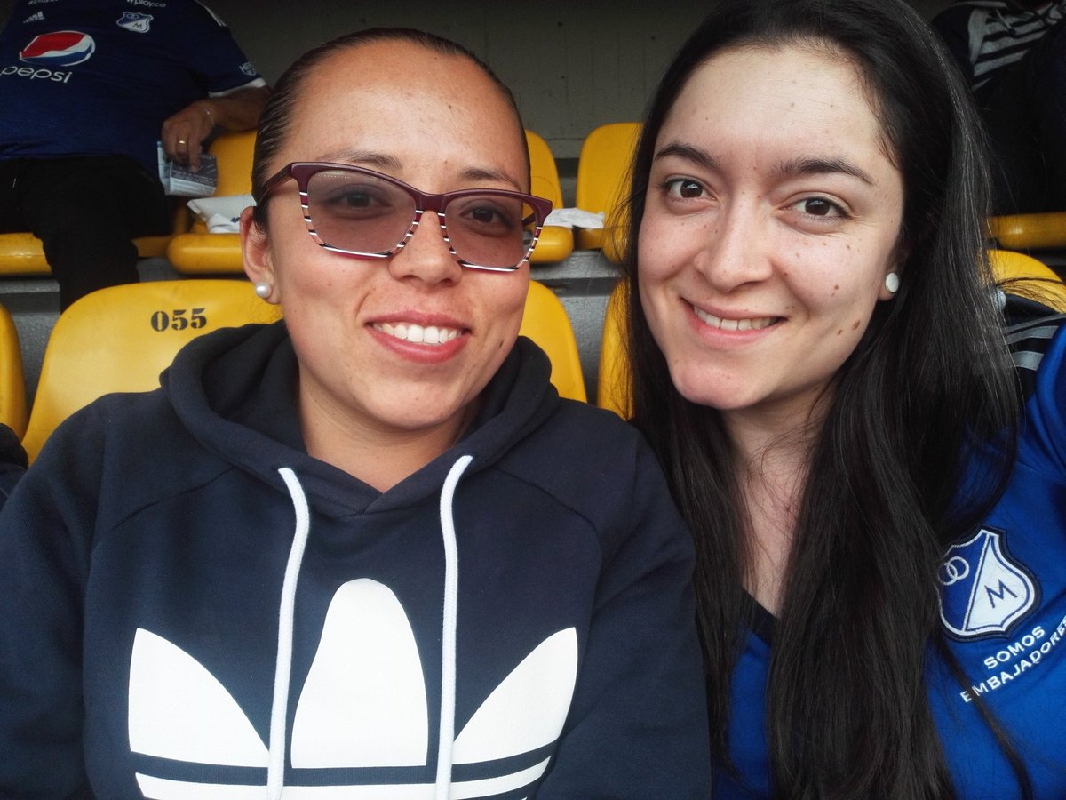 MabelOrt's tweet photo. Tarde futbolera con @CataSerna !! https://t.co/5wcLu58GVD