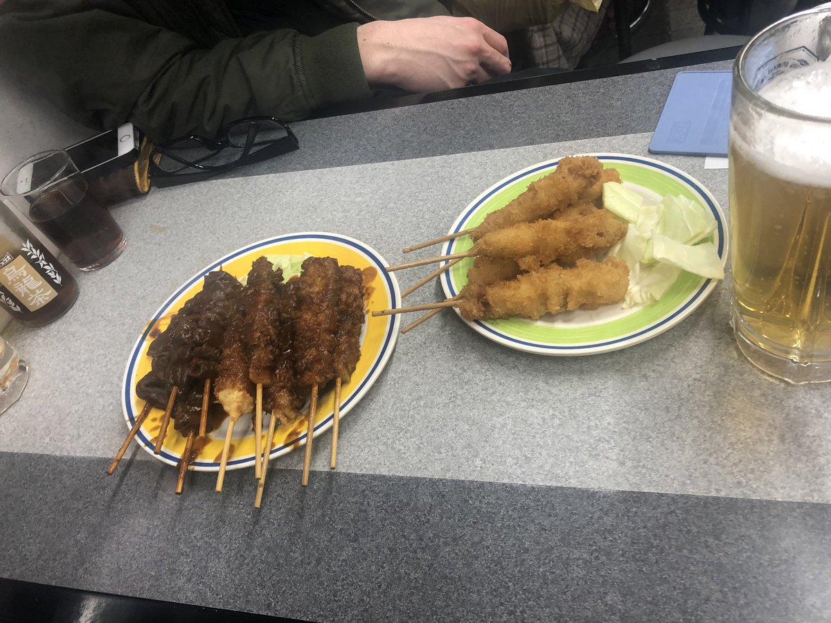 Miu260903's tweet photo. 昨日三年間勤めてきた美容院の店長とスタッフさんが送迎会してくれました。串カツたらふく食べてきました☺️
ほんとにこの美容院がなかったら今の私もいないし、夢も見つからなかったから感謝しかない。ボロクソに泣きながら沢山お話してきました。今月から新たな生活頑張ります。 https://t.co/1chRpIPhGV