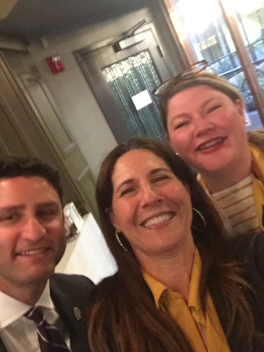 mbmoskowitz's tweet image. @CAJewishCaucus knows how 2 throw it down 4 #Purim w/ kleizmer, hamentashin, shpiel...Esther...#YouGoGirl #CaliforniaValues