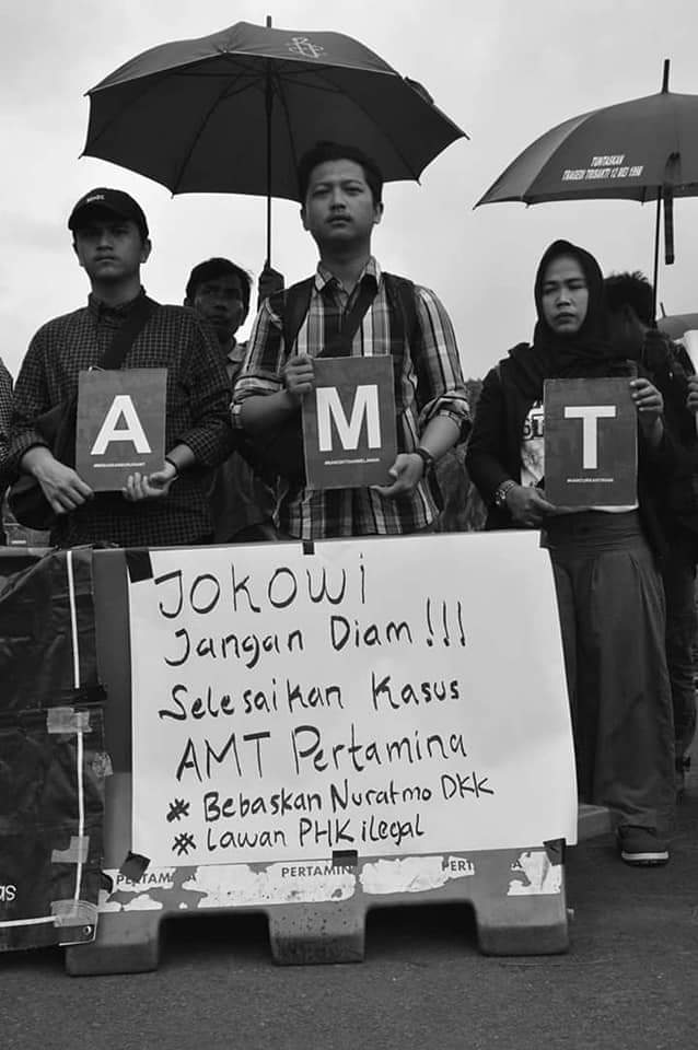 TohaHani's tweet photo. @fadlizon Katanya harus cepat merespon kasus AMT sudah 2 tahun gak di respon2 sampai skrg..?? *BEBASKAN*
*#AMTPertamina*
Mulyana & Nuratmo
Dan kawan-kawan yang lain
@jokowi @tvOneNews @ILCtv1
#LawanPHKilegal
#LawanBegalHakBuruh
#LawanKriminalisasiRakyat
#JokowiHarusTurunTangan https://t.co/ZbnEnB7YLY
