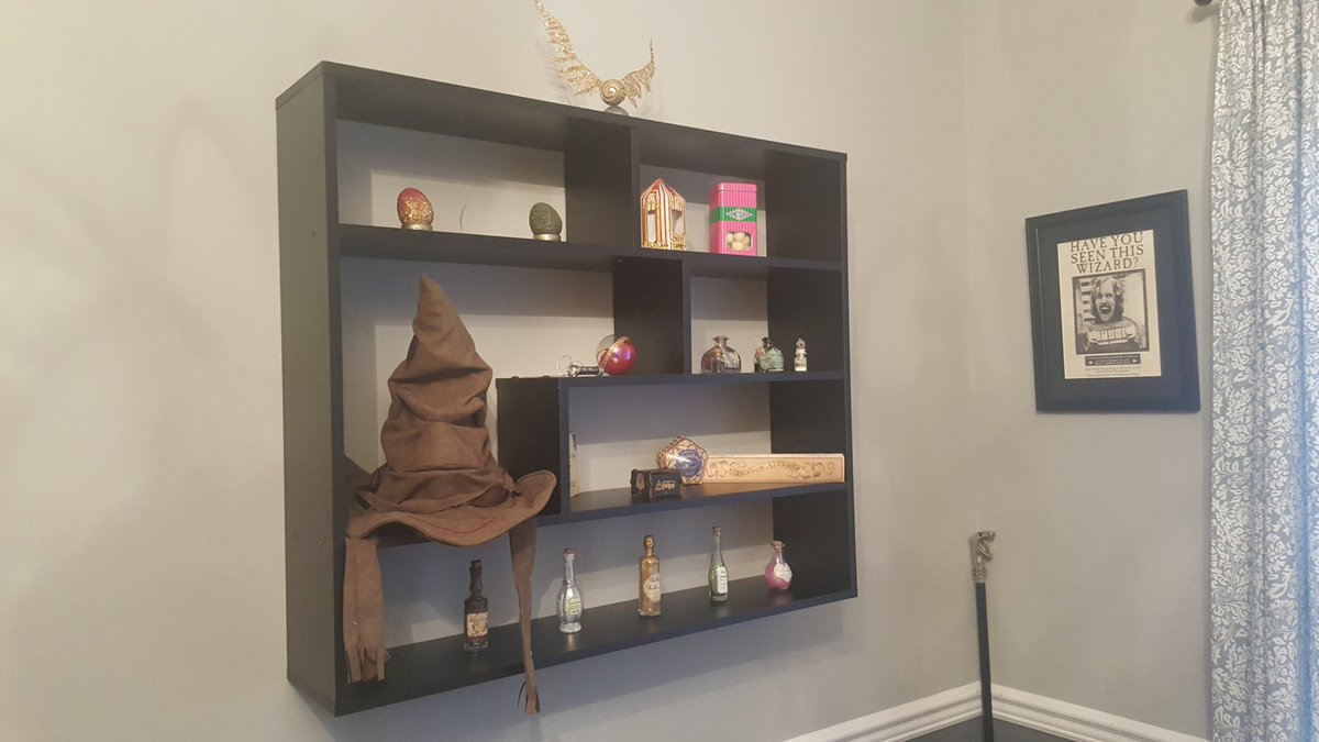 SpaceCraftCraft's tweet image. Harry Potter dining room just got a new addition, including potion bottles, candy from Honeydukes, dragons' eggs, a Remembrall, and, of course, the Sorting Hat.