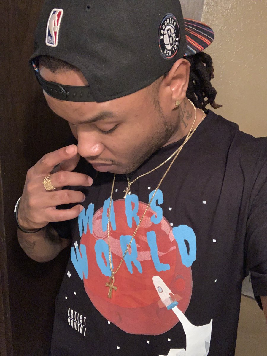 Tii_Raww's tweet photo. Shot out to my bro Josh Mar for the shirt #MarsWorld #ArtistControl https://t.co/ozJ7kGBzWz