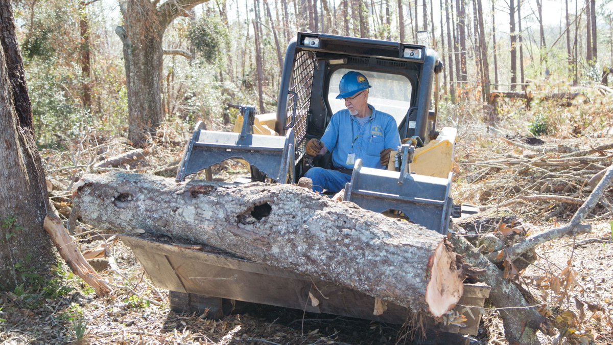 sendrelief's tweet image. April is #NationalVolunteerMonth. We will spotlight the men and women who selflessly give of their time and talents to serve others. Who do you know that serves your community faithfully? RT and tag them as a thank you! #BehindTheService