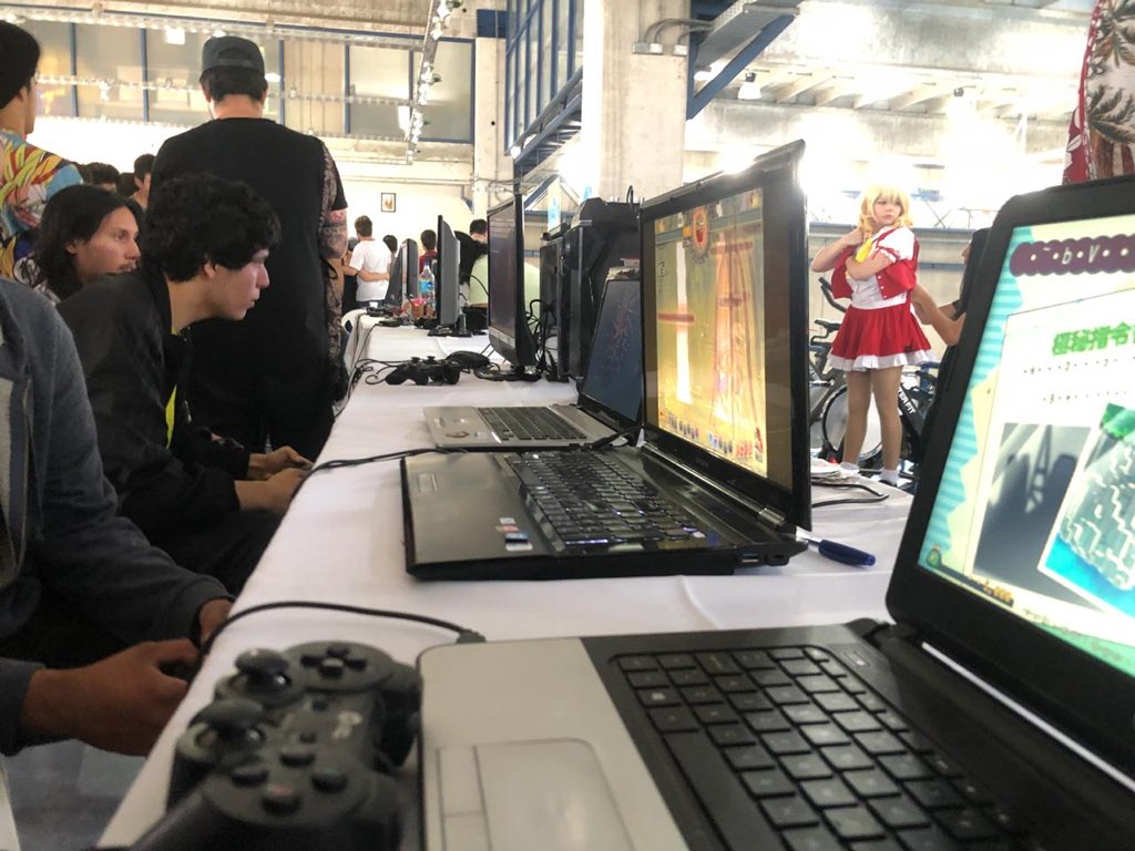 Muni_Maipu's tweet photo. Ya estamos en el Estadio Santiago Bueras disfrutando con #expohobby
Con todos los videojuegos, talleres, comunidades,música , copa Cos Play, Just dance stage, patio de comida y muchas sorpresas más.
Es hasta las 19 horas.
#maipúrenace☀️ #santiagobuerasmaipu
INVITACIÓN GRATUITA https://t.co/OP1OshsIRi