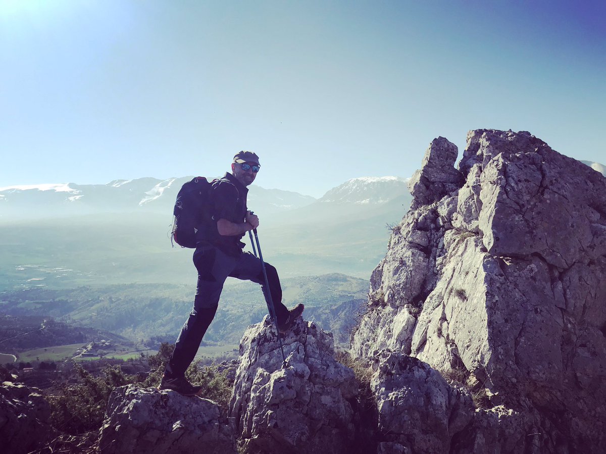 glucanto's tweet photo. Non avrà dato i natali a Madonna, ma #Pescosansonesco e le sue vette oggi mi hanno regalato emozioni da brividi #Abruzzo #MontedellaCroce #MonteLaQueglia #creste #01 https://t.co/fwNlT1pH8A