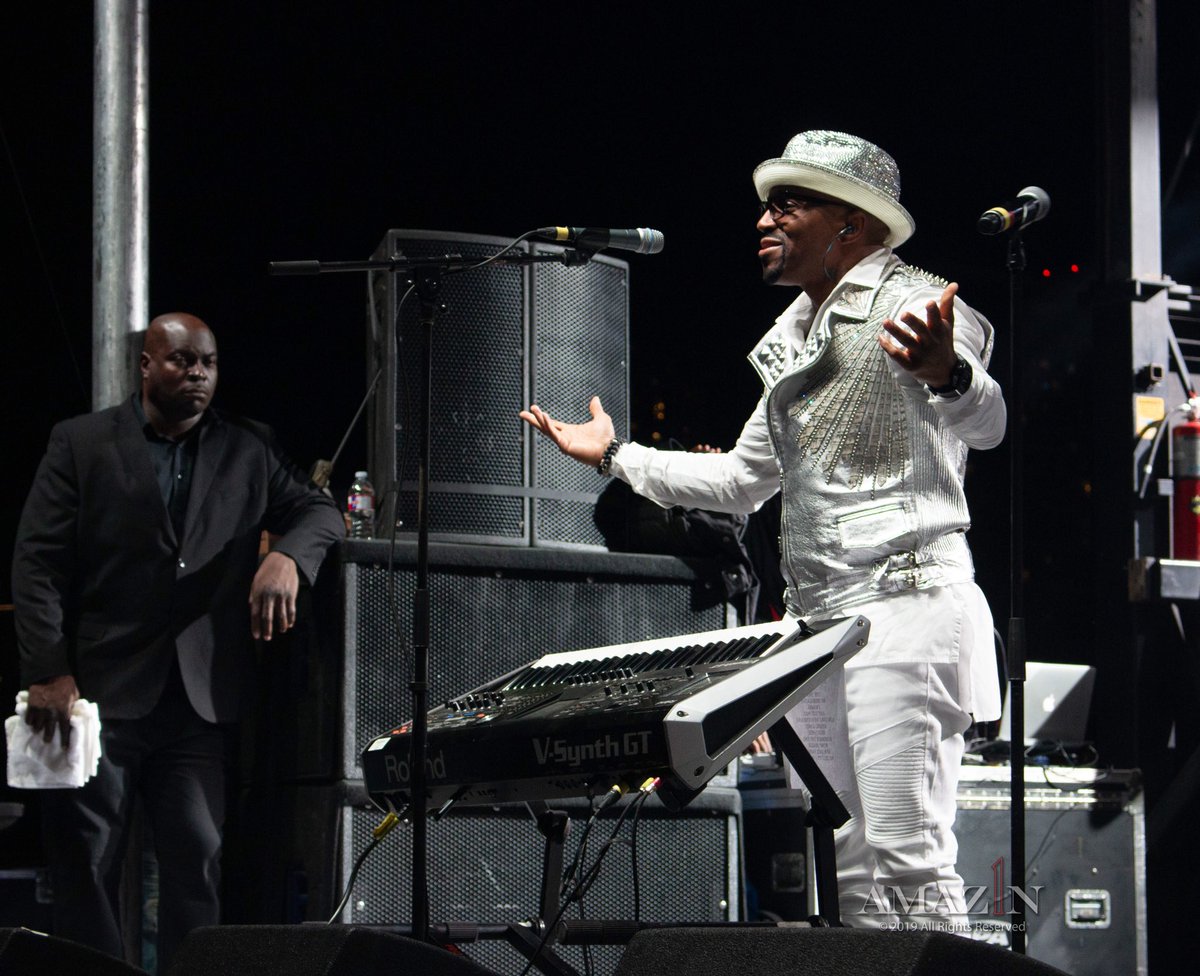 Amaz1nMedia's tweet photo. @TeddyRiley1 and Blackstreet closed out Day 1 of the @UrbanMusicFest with a multitude of their hits songs! #UrbanMusicFest #UMF #TexasRelaysWeekend https://t.co/EUXOGaN9EF