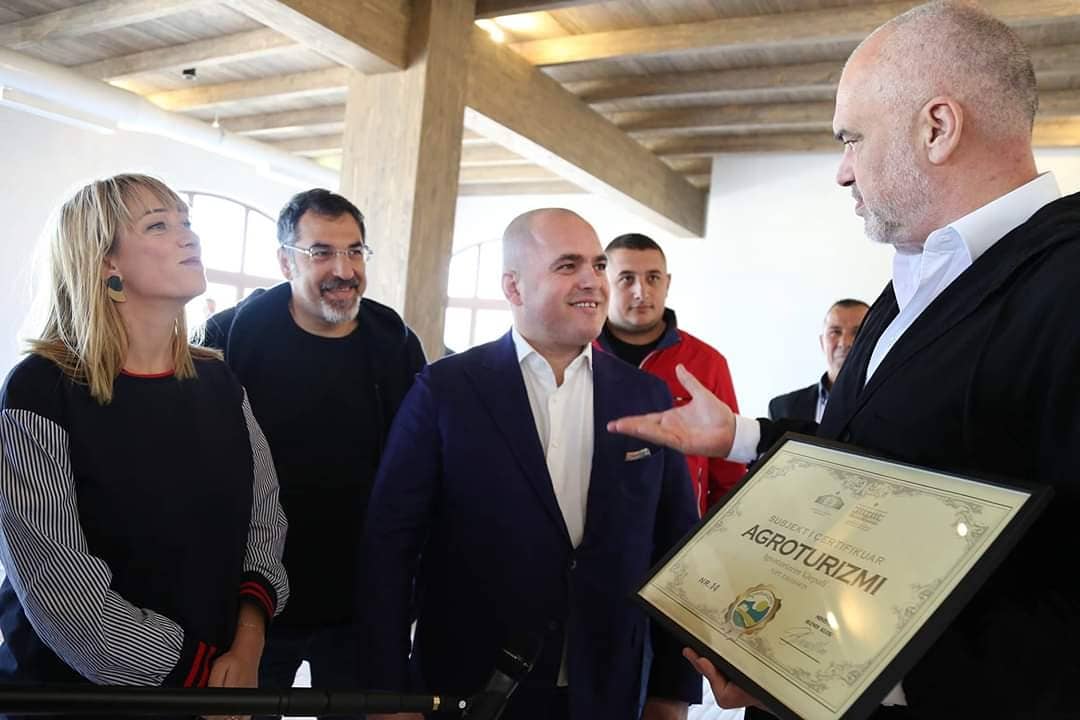 bledicuci's tweet photo. 'Agroturizëm Gjepalaj’, investimi i ri i mjeshtrit të kuzhinës dhe sipërmarrjeve në fushën e kulinarisë.✅Ne e mbështetëm këtë biznes me rreth 10 milionë lekë jo thjesht sepse ‘garancia’ ishte Fundim Gjepalaj, por sepse besojmë fort tek çdo sipërmarrje në agroturizëm. 🙏 Suksese! https://t.co/iF2U1YIOMt