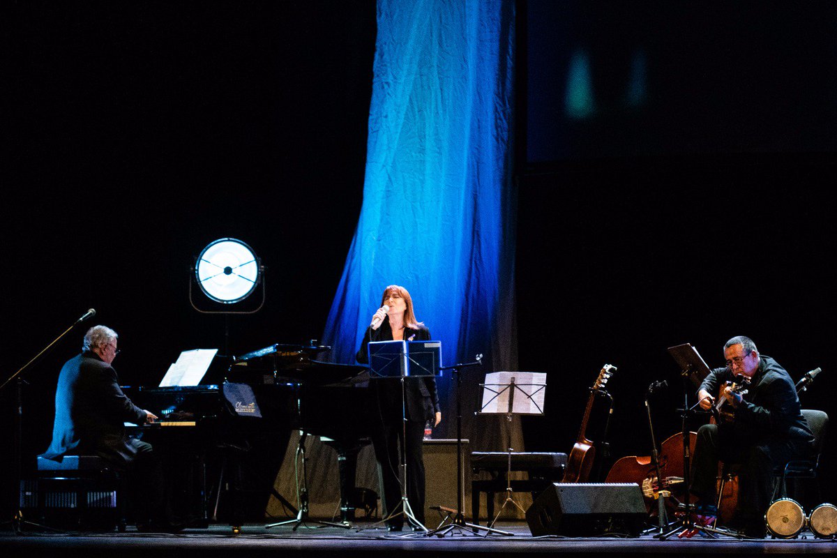 NulesSona's tweet photo. Esta vesprada hem gaudit de la primera actuació del Nules Sona - La Gira 2019: Maria del Mar Bonet acompanyada de Jose Maria Vitier i Abel Acosta.

Vos deixem un resum fotogràfic del concert realitzat per @RipollesCarlos de @territoriAPunt. Moltes gràcies! https://t.co/FsiG9gmQBt