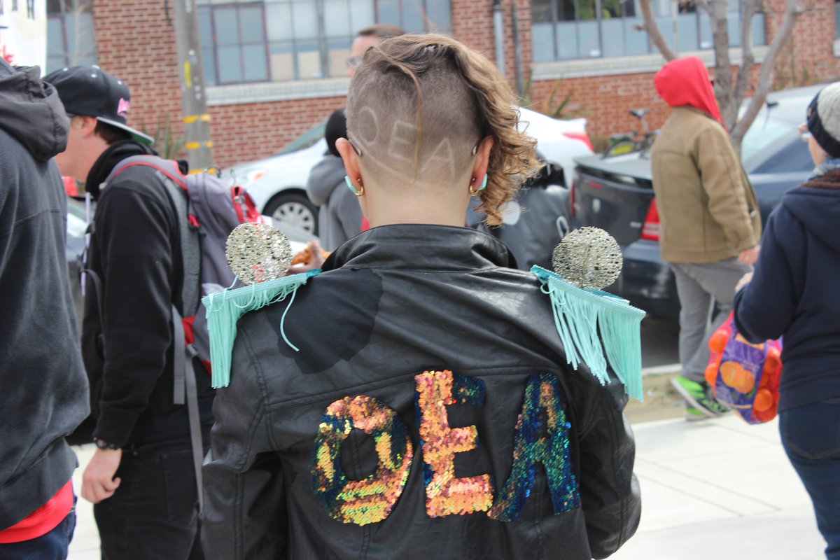 ZZZZZZZZZZZack's tweet image. #RedForEd #unite4oaklandkids #OUSDstrike