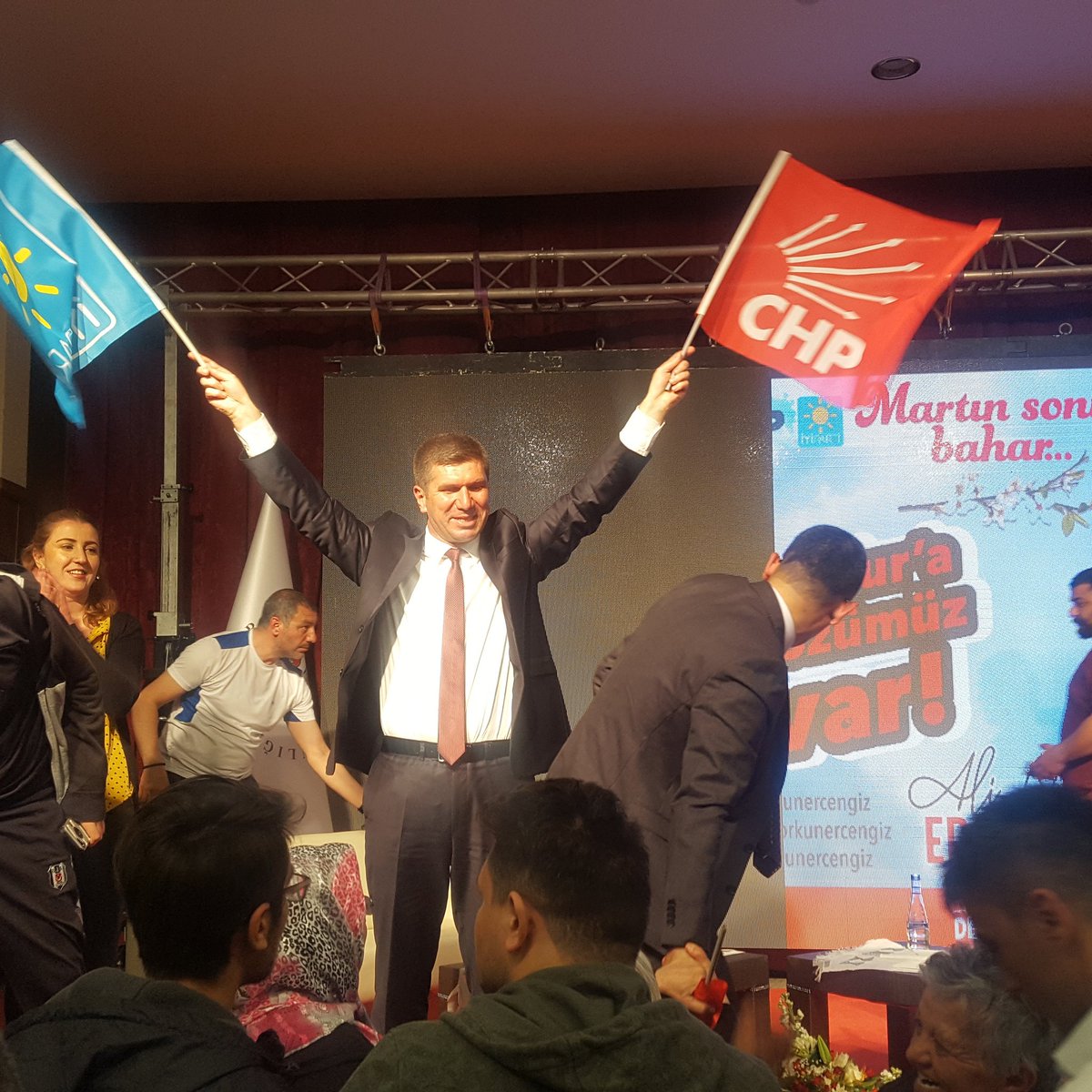 Ali Orkun ERCENGİZ başkanımızı tebrik eder başarılar diliyorum 
MERKEZ İLÇE BAŞKANI SÜLEYMAN SEÇER