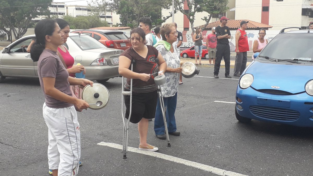 Ruthlaverde's tweet photo. Protestan en el municipio  San Diego y Valencia https://t.co/gE8ytOujtZ