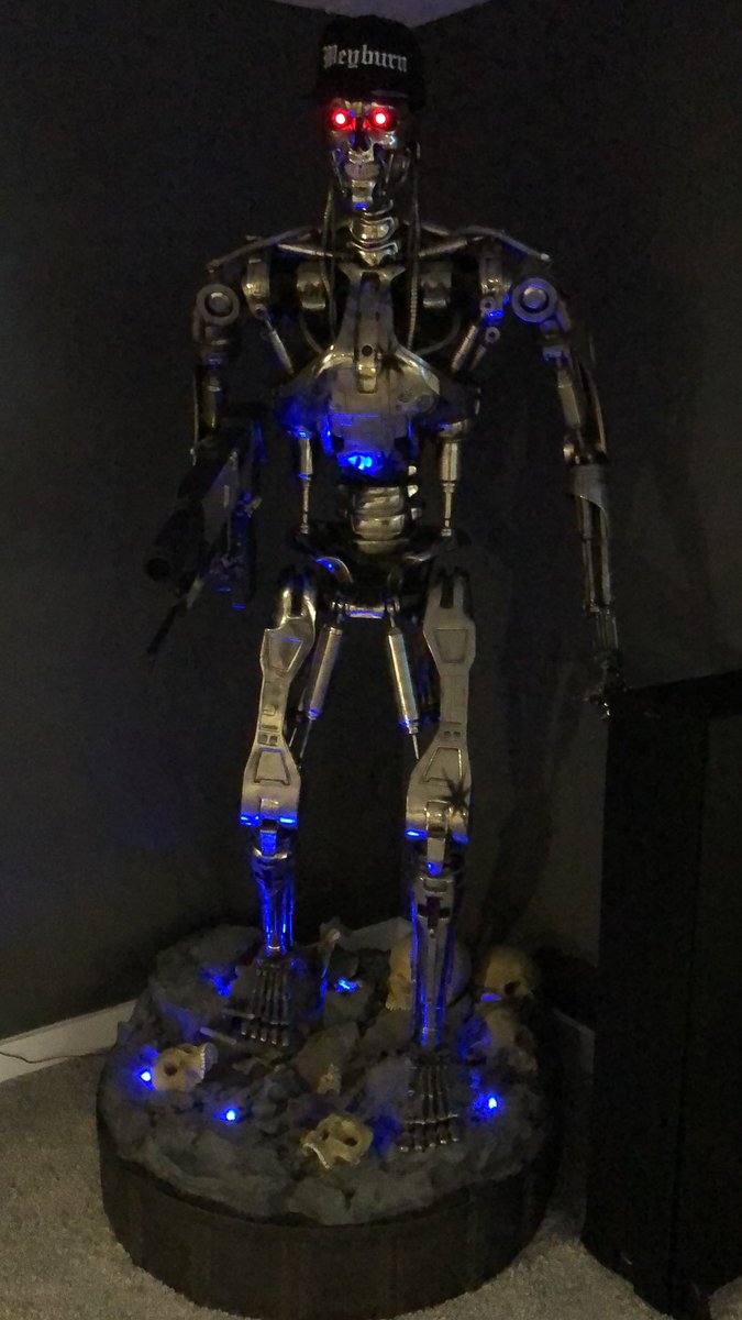 NewAgeJeff's tweet photo. Str8 outta Weyburn Terminator. Anyone else out in twitter world with a T-800 in their basement? #terminatorfans #universalstudios #terminator2 https://t.co/OyVxmAifO8