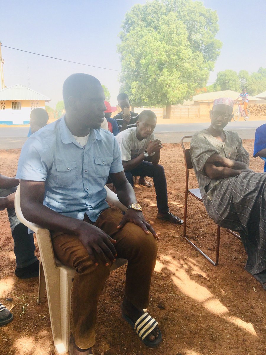MustaphaManneh4's tweet image. Earlier today in kiang Nioro Jataba sharing youths opportunities available at YEP Gambia with the youths. It’s always a pleasure to talk with youths who are well determine to make change. 
#TekkiFii We can make it in Gambia.@yepgambia @EUinTheGambia @Presidency_GMB