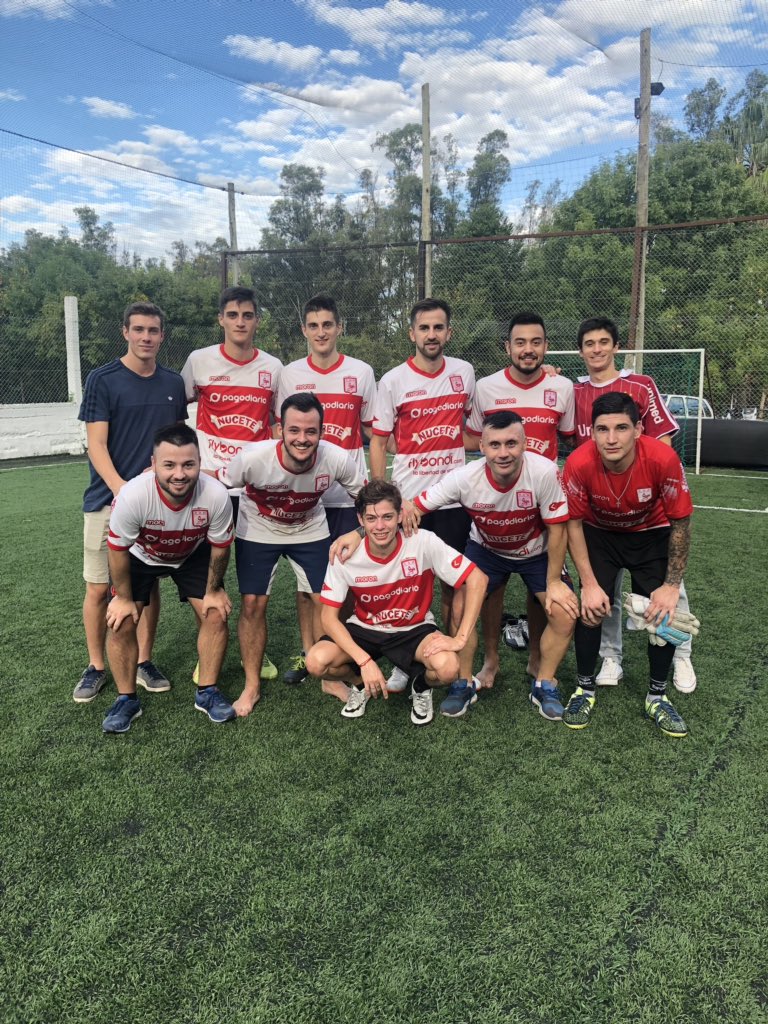 CalamardoFC's tweet photo. ‼️SALUD CAMPEÓN ‼️

El equipo goleó 13 a 2 (Fellay -7-, Franco -2-, Baez, Irigoy, Boujon, Arguet) a @BanilColon y se coronó campeón de la liga B de @HatTrickF5 con una fecha por jugar. https://t.co/GMG89FVyXL