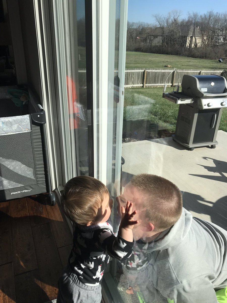 MDayEvans's tweet photo. Kisses! @FREvans05 #bestdada #playbuddy https://t.co/opSn0s7kAF