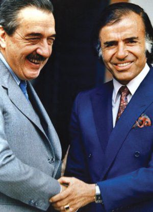 Carlos Saúl Menem on Twitter: "Recuerdo a mi amigo Raúl Alfonsín a 10 años  de su fallecimiento. Supo gobernar el país en un momento difícil,  defendiendo la democracia. Tambien trabajamos juntos en