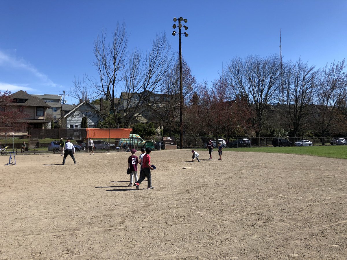 kticen's tweet photo. Thanks @Mariners and @ROOTSPORTS_NW for having me on the pregame show to talk about the book! Had a blast and then sprinted home to jump on a field and do my favorite thing! Nothing better than being on a baseball field on a gorgeous Seattle day!  Go M’s! #TrueToTheBlue https://t.co/dK9zlUNYQJ