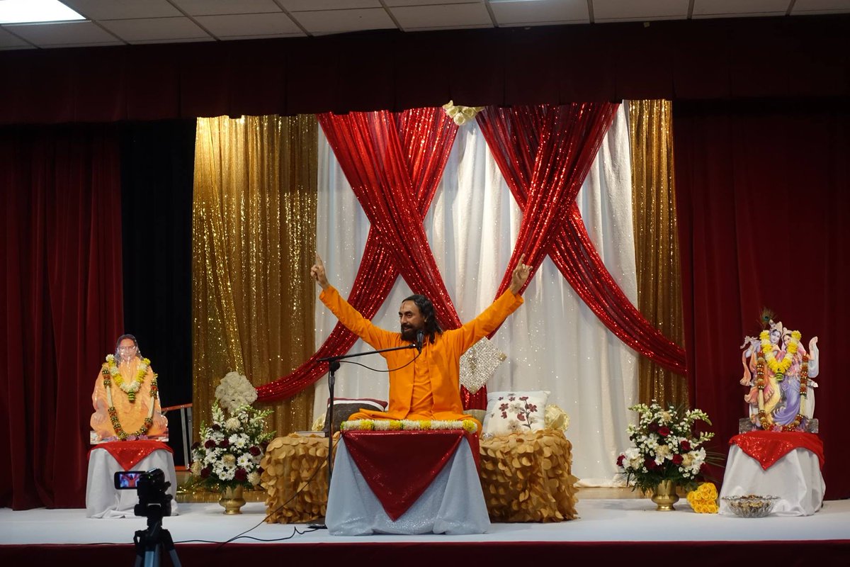 jkyogactivities's tweet photo. The Sunnyvale program was off to a great start yesterday. Participants enjoyed the yoga, pranayam and meditation session. Plus, the discourse where @Sw_Mukundananda revealed the first secret to awakening one's best self - Always choose to progress 🕉️🧘♀️
#LTP2019 #MindManagement https://t.co/Rxbt5PEFV9
