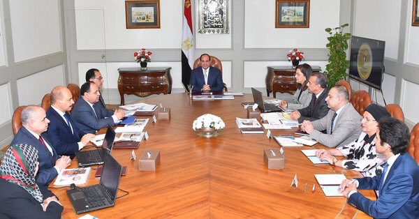 # عقد الرئيس السيسي اجتماعًا يوم الاثنين مع نفسي ، # مصطفى المدبولي ، وزير التخطيط ، # هالة السعيد ، وزير المالية ، # محمد المعيط ، من بين كبار المسؤولين الحكوميين الآخرين.