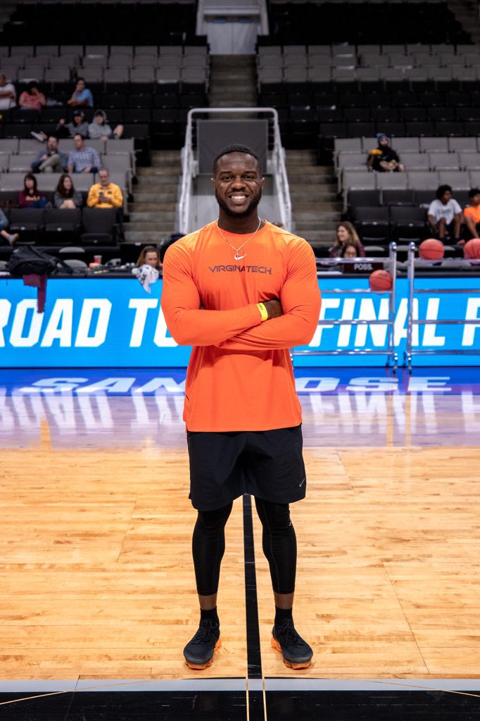 CoachCMOSS's tweet image. WHAT IS THE KEY TO SUCCESS?🔐

🔑The PEOPLE You Decide To Surround Yourself With🔓

#HOKIES 🦃