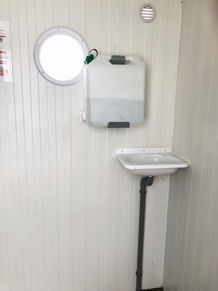 nacelle44's tweet photo. Base vie avec wc et sanitaire https://t.co/4TIpKhkthx