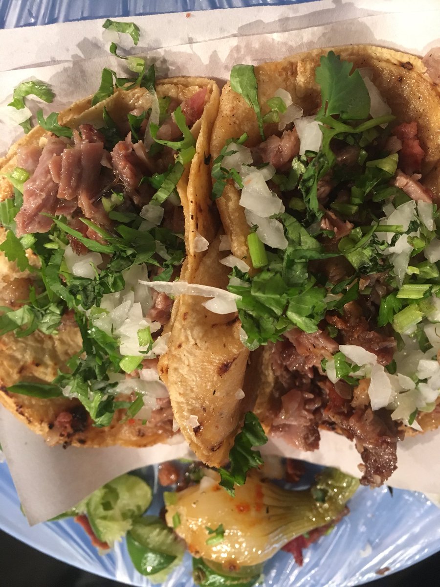 MomentiCulinari's tweet photo. #DíaDelTaco
De todos sabores y colores, chiquitos, grandotes, con tortilla de maíz o harina ... quizá de las pocas cosas que en todo el país podemos encontrar

Felicidades! 🎉🎊🎈🎉
#vivamexico #tacos #tacosalpastor #tacosdecarnitas #tacoschingones #TacosRulesTheWorld https://t.co/yM37eZk2uO