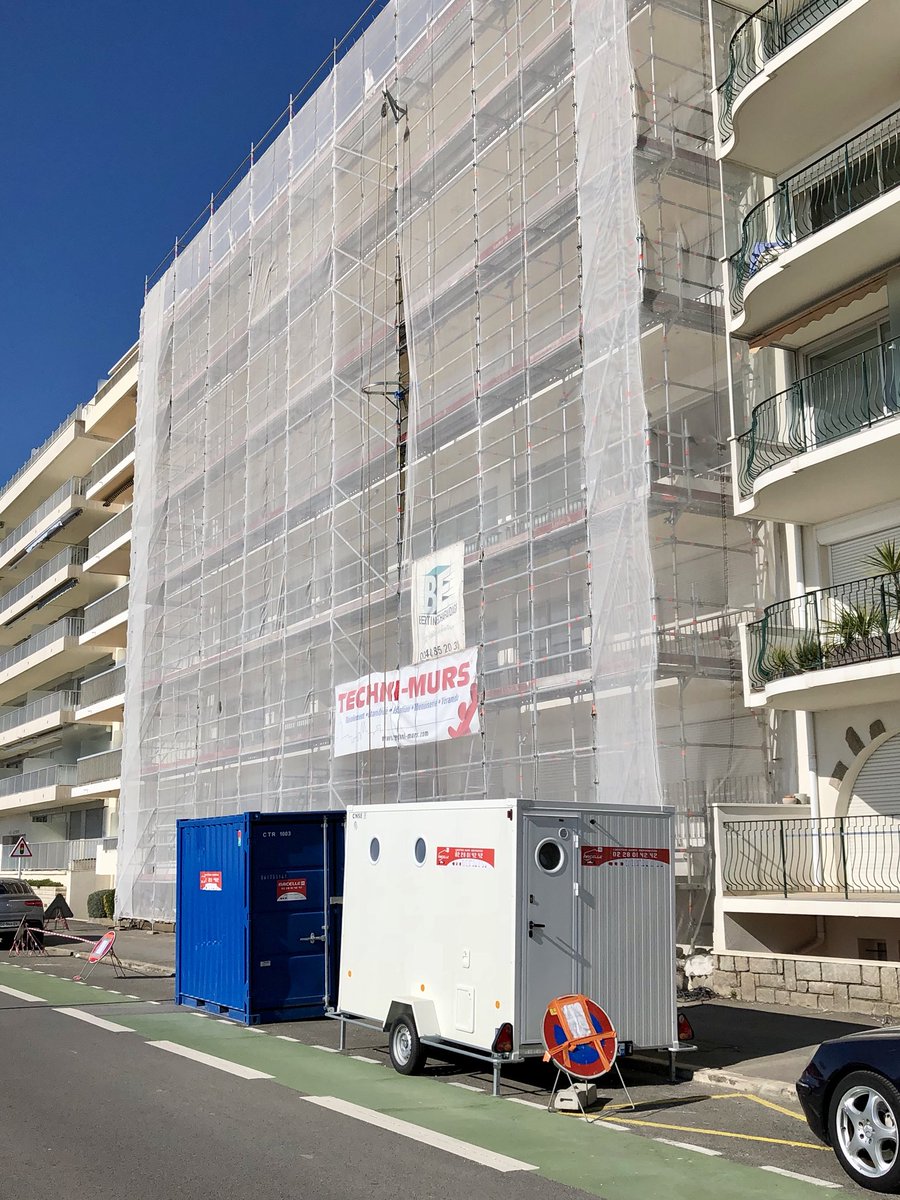 nacelle44's tweet photo. Chantier conteneur sur un chantier sur le remblai de La Baule https://t.co/wW79g4gEur